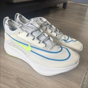 NEW Nike Zoom Fly 4 Running Sneakers Size 11